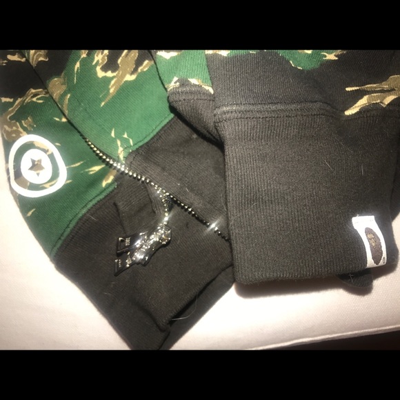 AUTHENTIC A BATHIG APE HOODIE - Picture 4 of 5